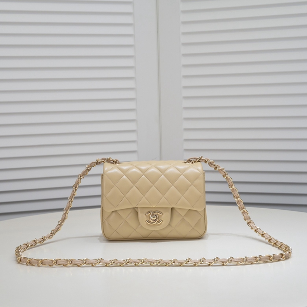 シャネルバッグ正面デザイン